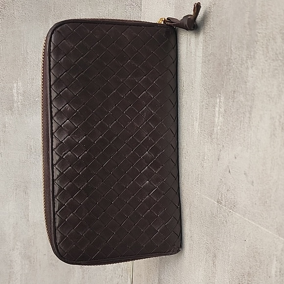 Bottega Veneta Round Long Wallet Intrecciato Dark Brown Leather Zippy Wallet! - Picture 3 of 16